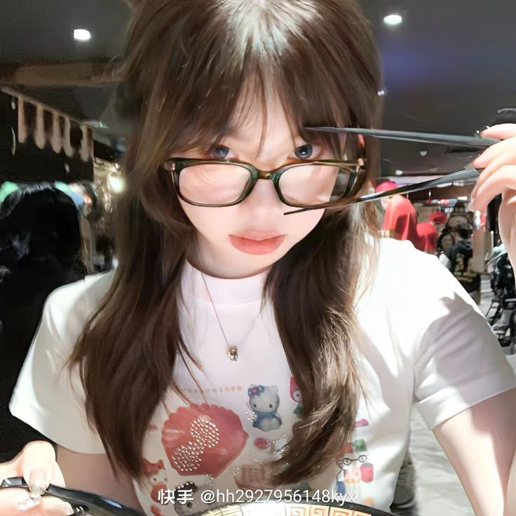 Top 99+ ảnh gái xinh đeo kính siêu Cute và đáng yêu