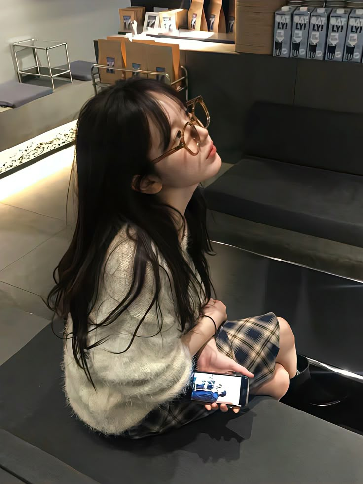 Top 99+ ảnh gái xinh đeo kính siêu Cute và đáng yêu