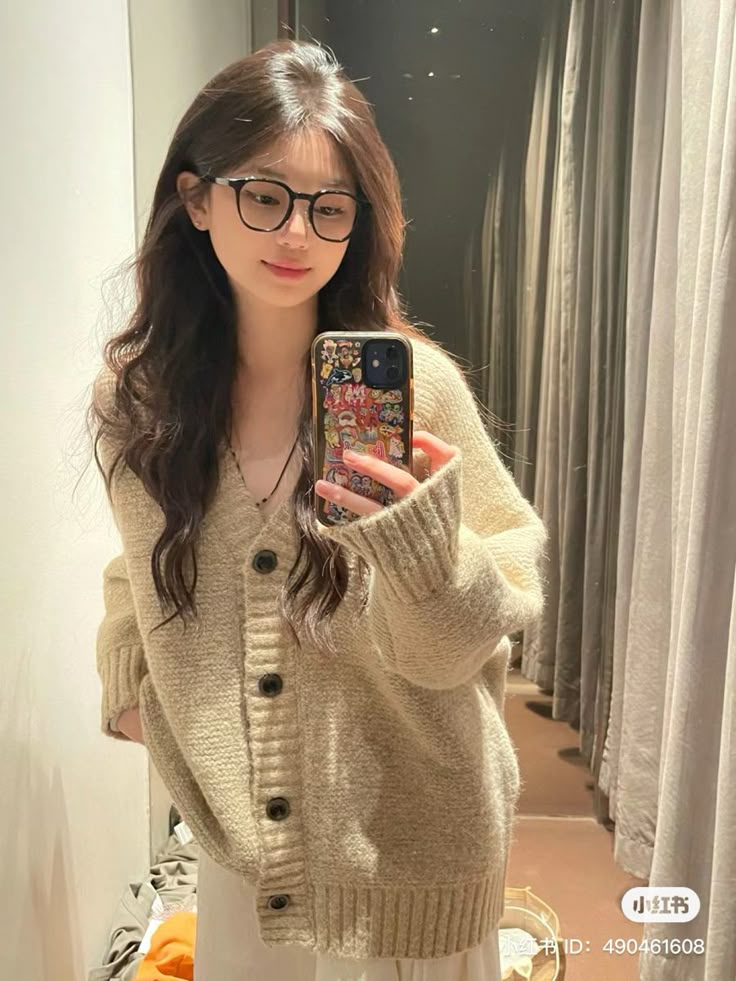 Top 99+ ảnh gái xinh đeo kính siêu Cute và đáng yêu