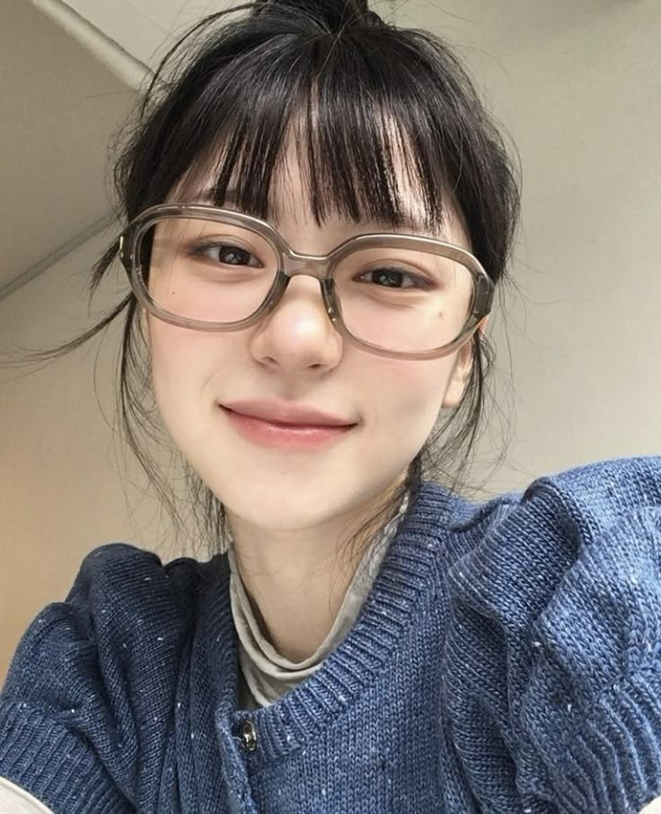 Top 99+ ảnh gái xinh đeo kính siêu Cute và đáng yêu