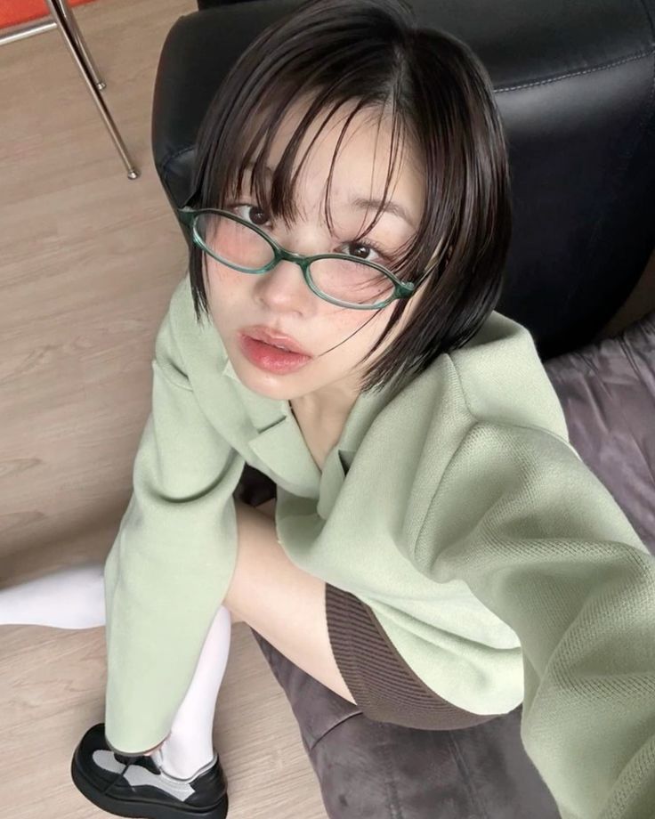 Top 99+ ảnh gái xinh đeo kính siêu Cute và đáng yêu