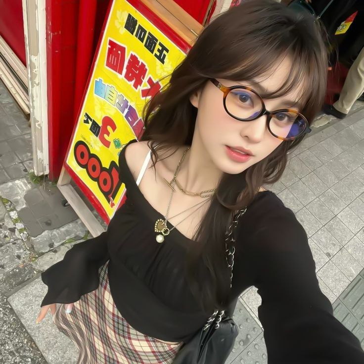 Top 99+ ảnh gái xinh đeo kính siêu Cute và đáng yêu