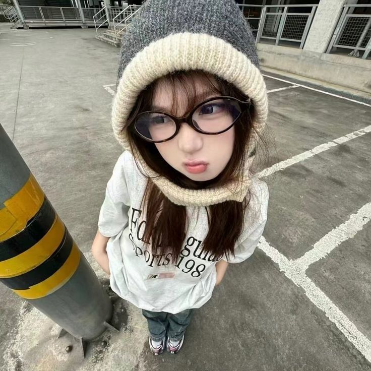 Top 99+ ảnh gái xinh đeo kính siêu Cute và đáng yêu